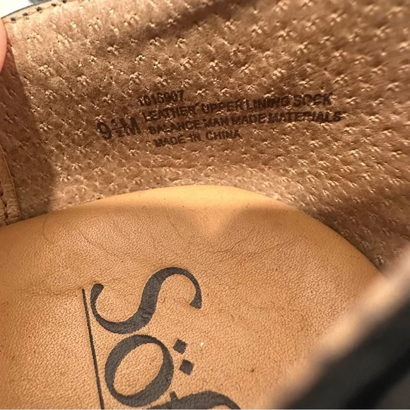 Sofft Black Leather Women's Heels Pumps 9.5 like new - Picture 7 of 7